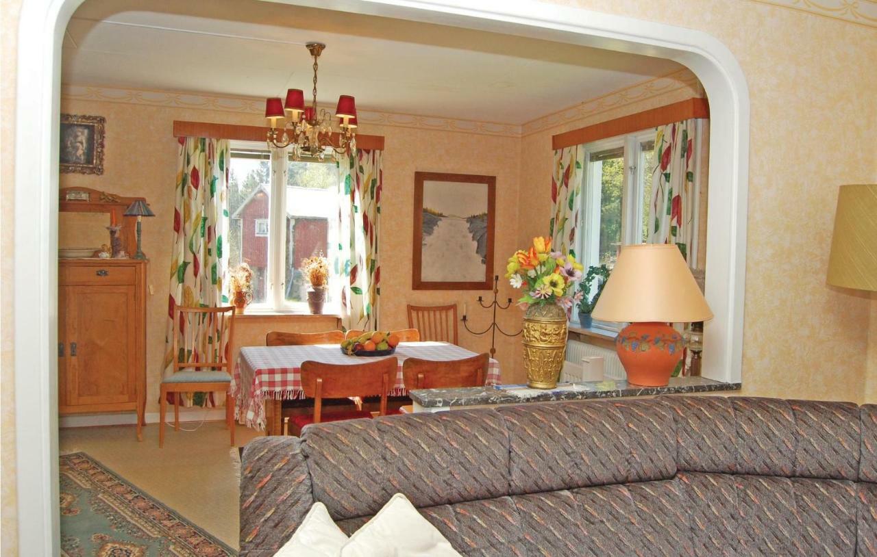 3 Bedroom Amazing Home In Lnsboda Falsehult Esterno foto